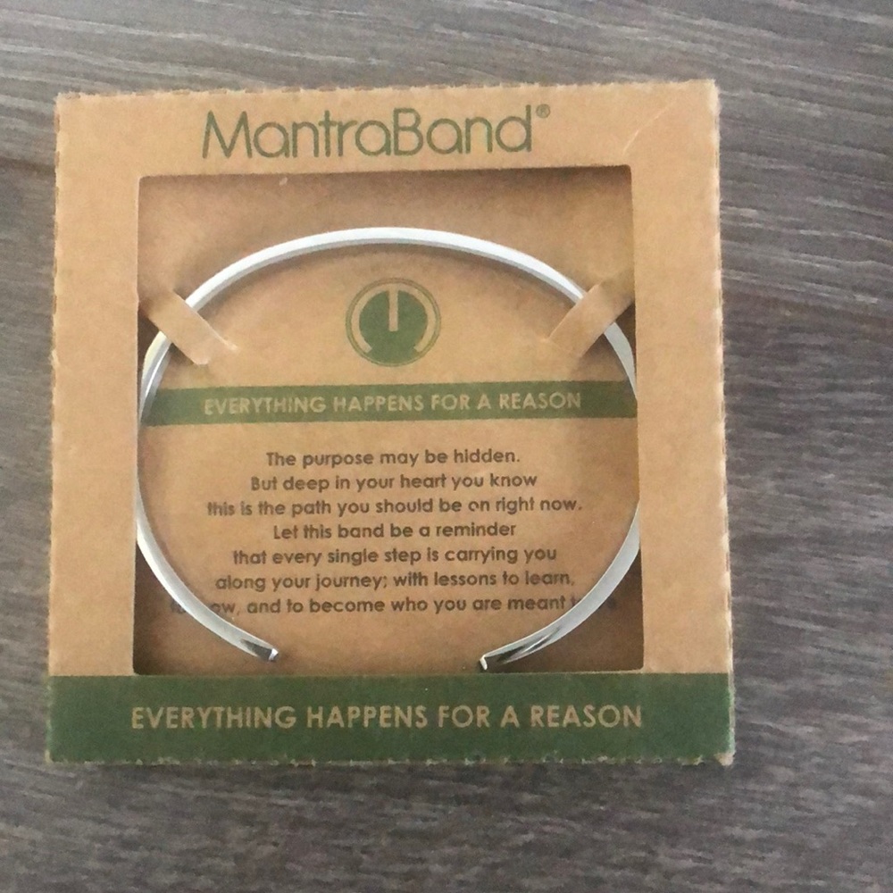 Mantra band : everything happens for a reason